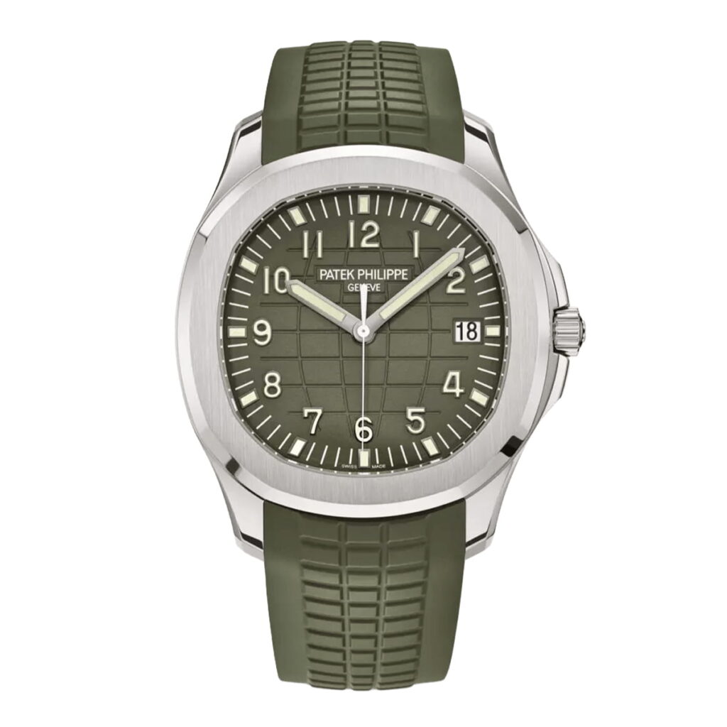 Diese Patek Philippe Aquanaut verfügt über ein olivgrünes, strukturiertes Zifferblatt mit passendem Kautschukarmband, silberne Indexe, Leuchtzeiger und ein Datumsfenster bei 3 Uhr und verkörpert damit den charakteristischen Stil der Aquanaut-Kollektion.