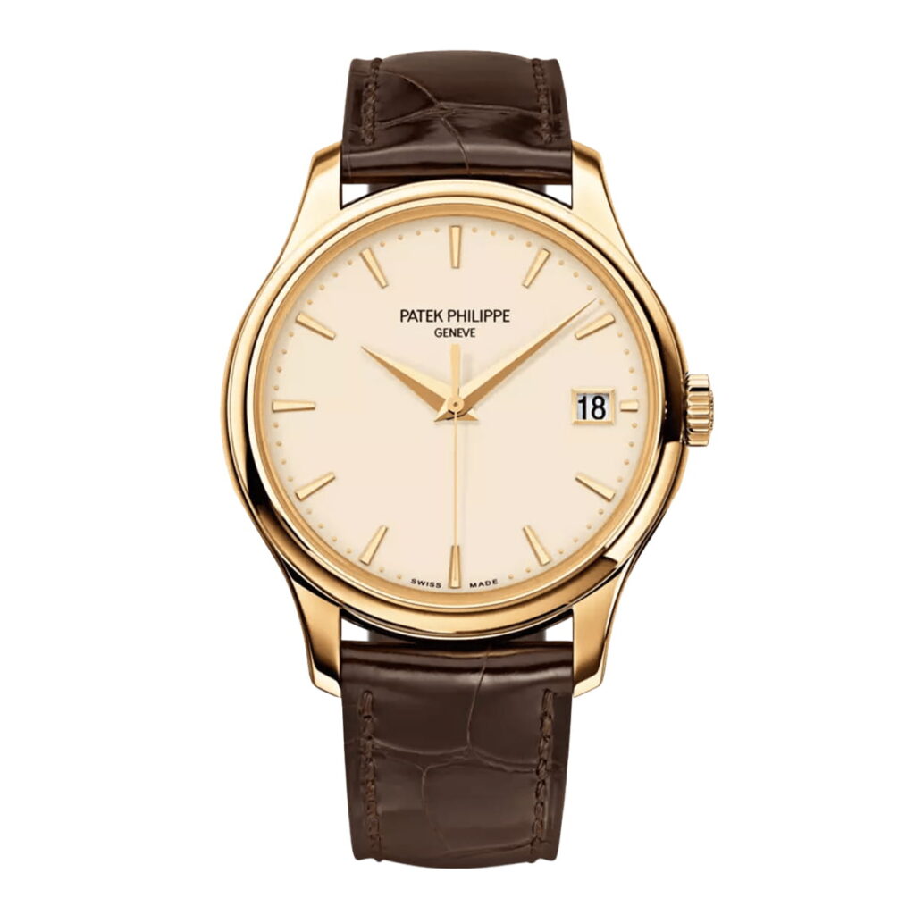 Eine goldene Patek Philippe Calatrava Armbanduhr mit cremefarbenem Zifferblatt, goldenen Indexen, Datumsanzeige bei 3 Uhr und einem braunen Lederband.